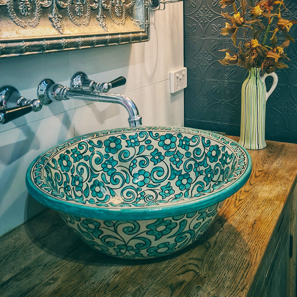 “Vessel Sink vs Undermount: Which Style is Best for Your Bathroom?”